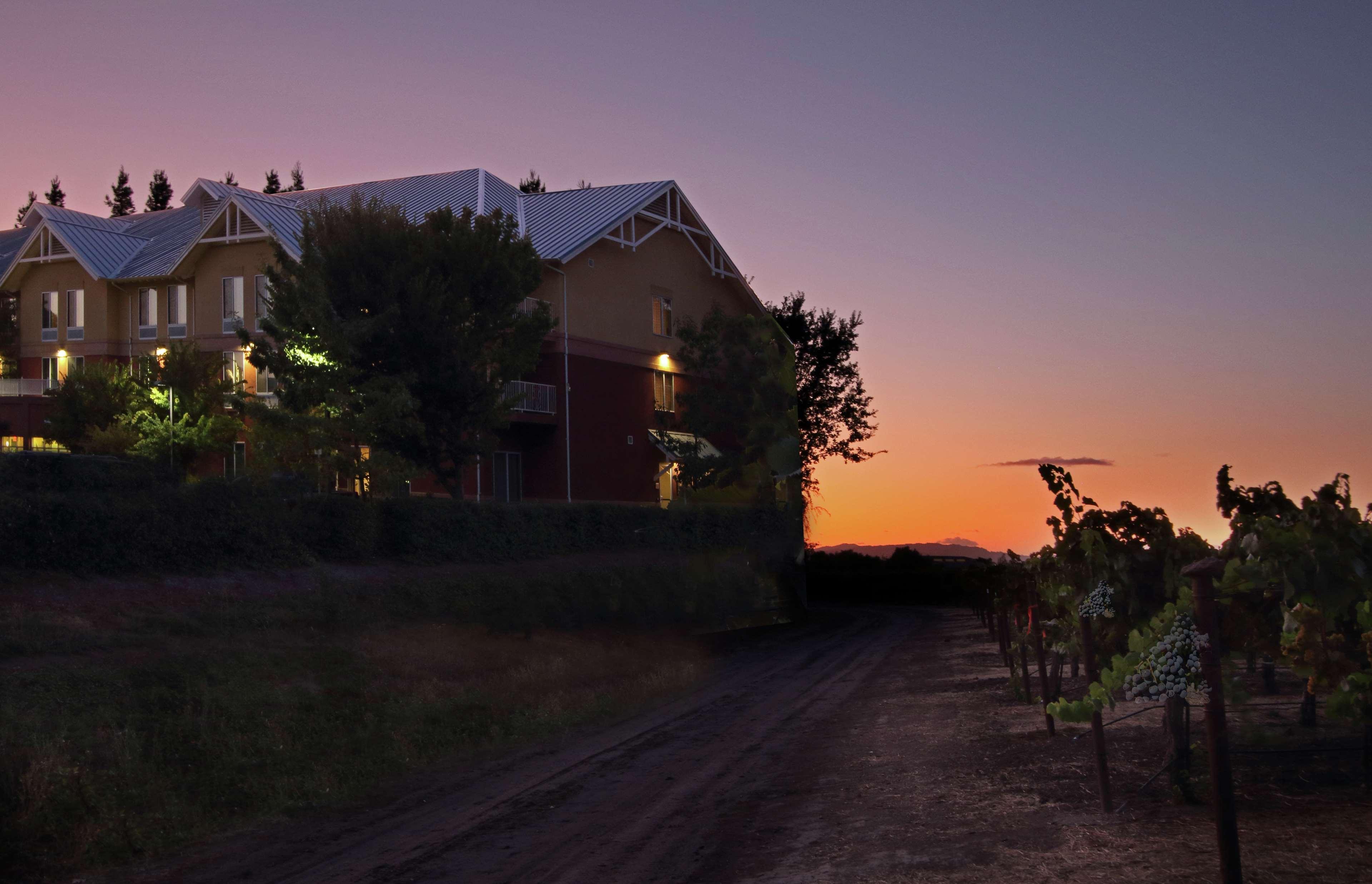 Hilton Garden Inn Sonoma County Airport Santa Rosa Exterior photo